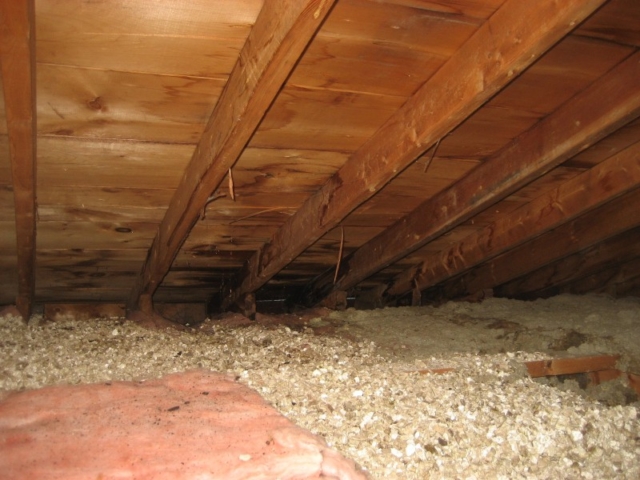 Vermiculite Insulation found in Attic by Barrie Home Inspections